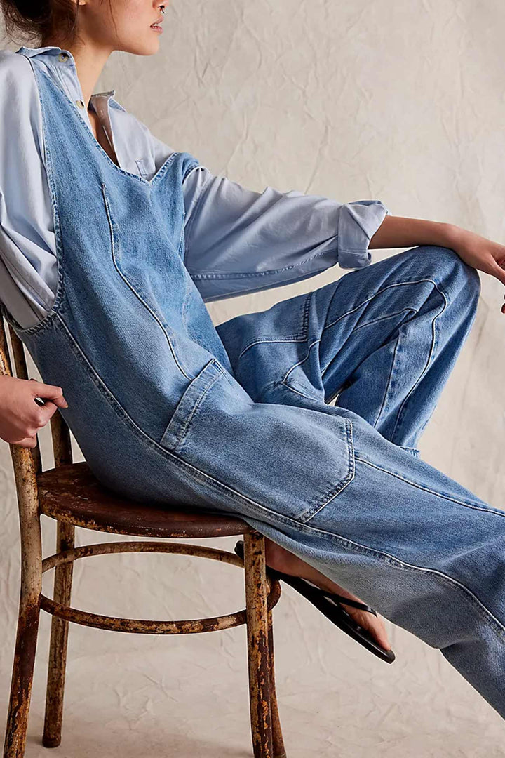 Linde – Mouwloze Denim Jumpsuit met V-Hals en Verstelbare Bandjes