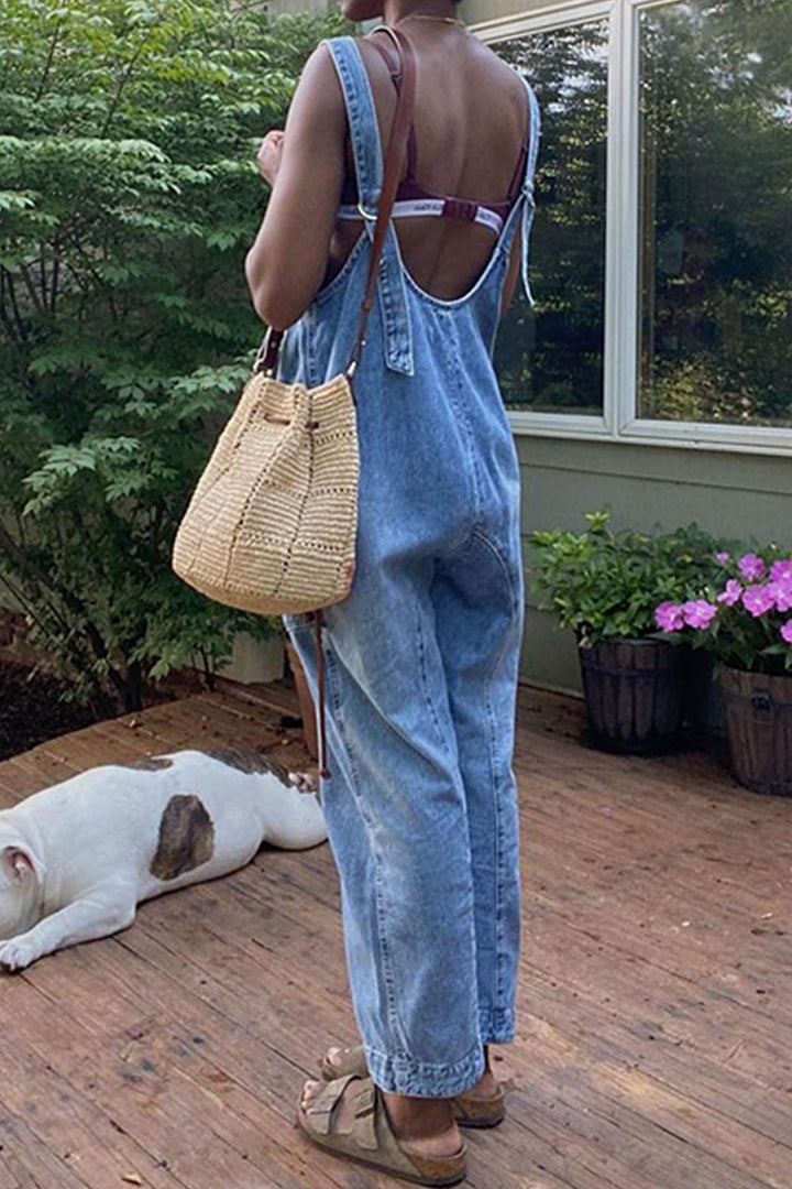 Linde – Mouwloze Denim Jumpsuit met V-Hals en Verstelbare Bandjes