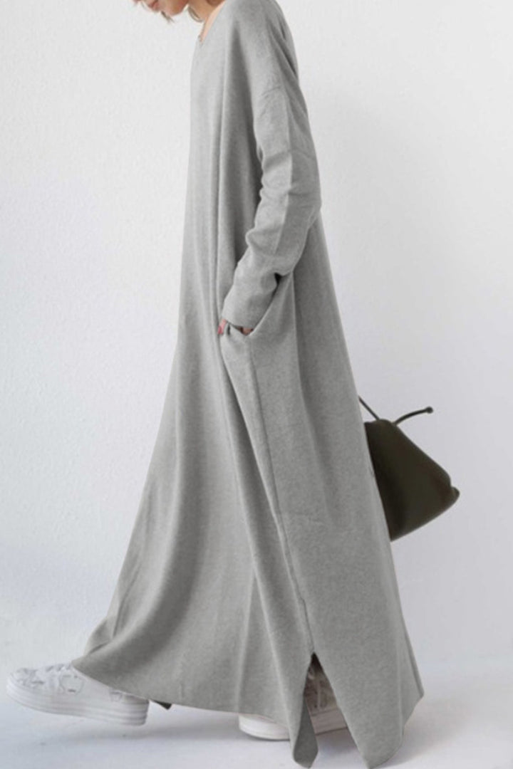 Tessa – Sweaterjurk met V-Hals en Splitzoom