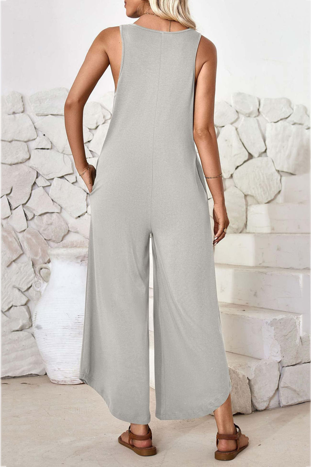 Maren – Katoenen Jumpsuit met V-Hals en Asymmetrische Zoom