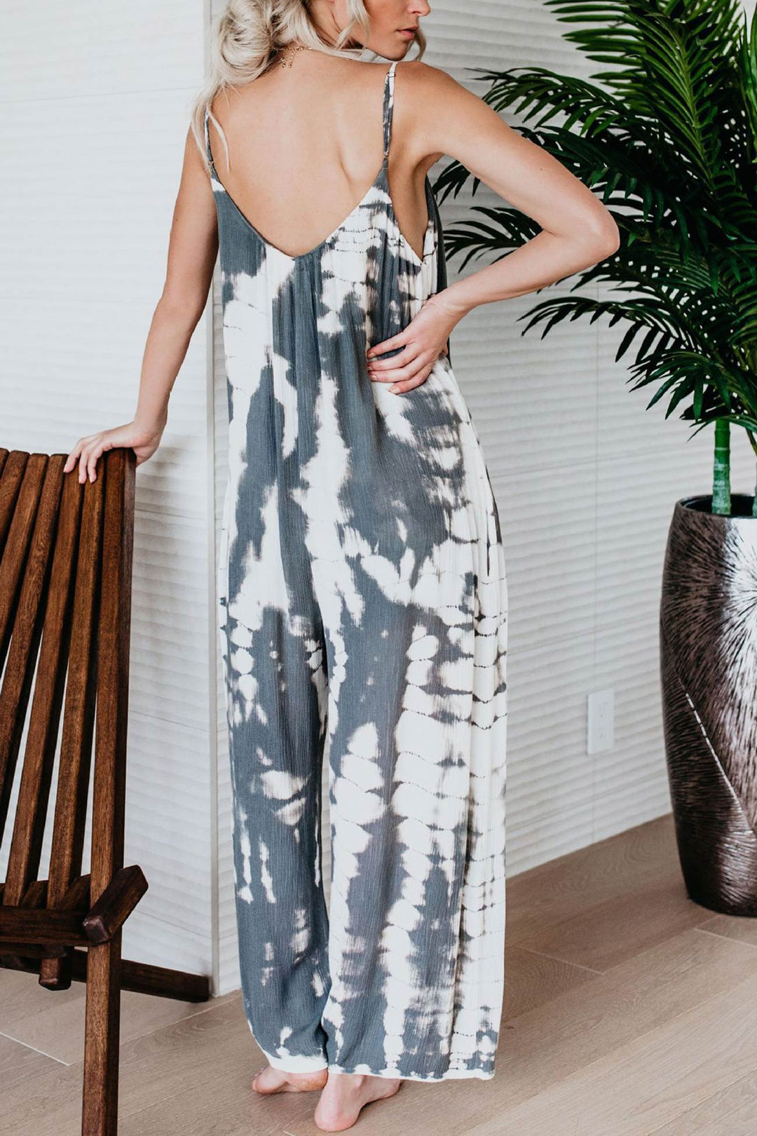 Lianne – Tie-Dye Jumpsuit met Spaghettibandjes en V-Hals