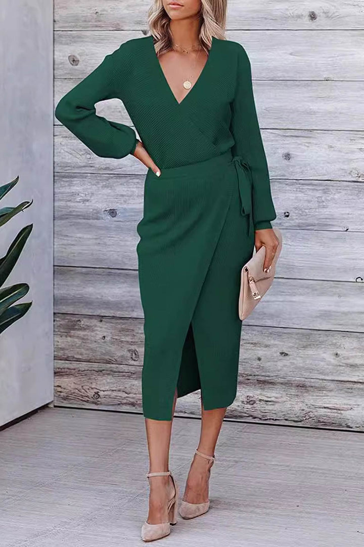 Tess – Gebreide Midi Jurk met Strikceintuur en Zijsplit