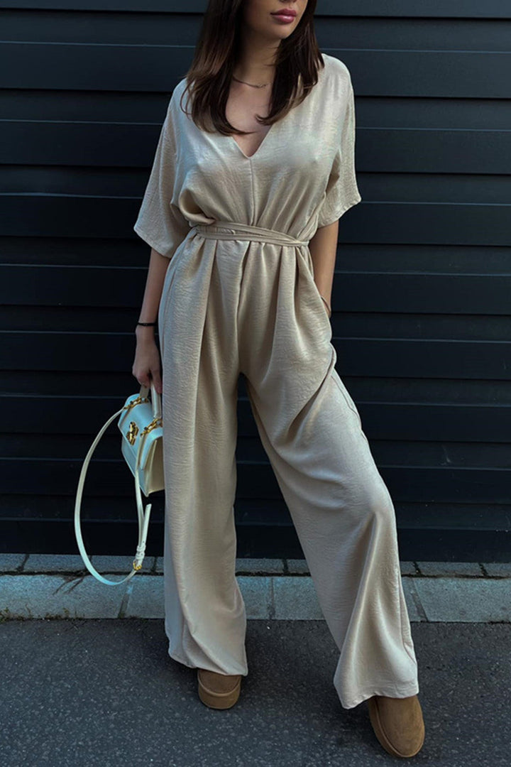 Sanne – Jumpsuit met V-Hals, Strikceintuur en Wijde Pijpen