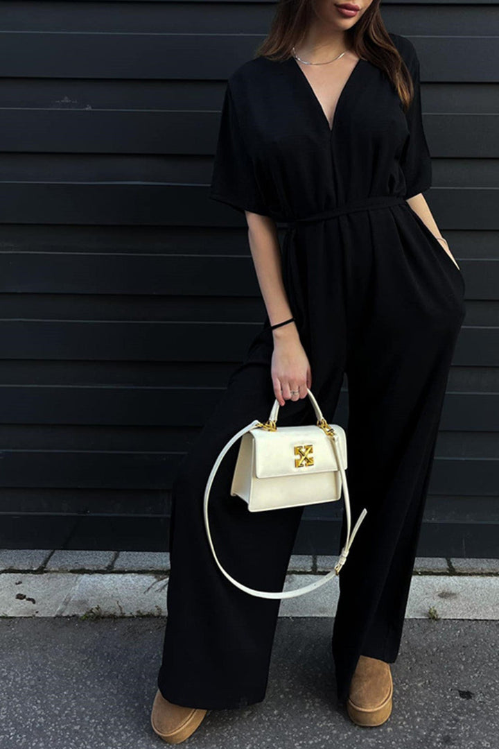 Sanne – Jumpsuit met V-Hals, Strikceintuur en Wijde Pijpen