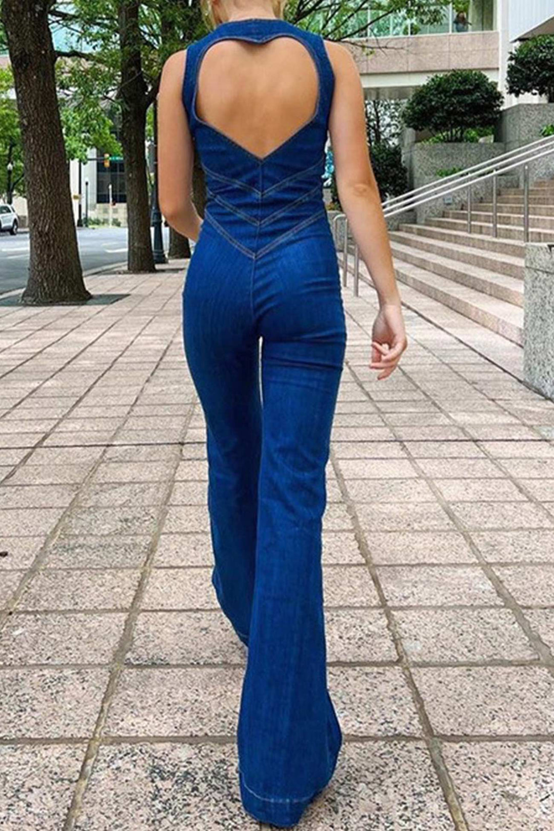 Saar – Mouwloze Denim Jumpsuit met Rits en Open Rug