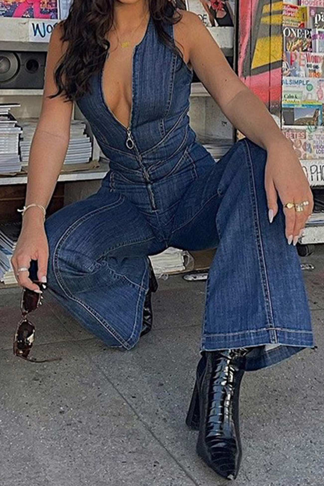 Saar – Mouwloze Denim Jumpsuit met Rits en Open Rug