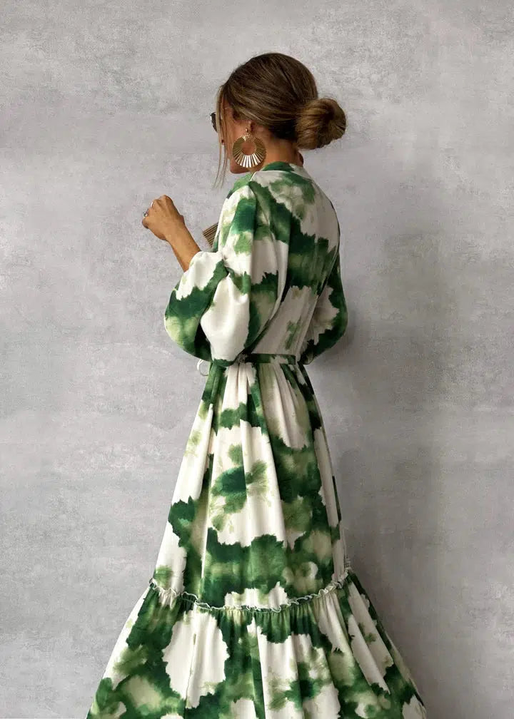 Lange damesjurk met lange mouwen, V-hals en elegante, vloeiende pasvorm