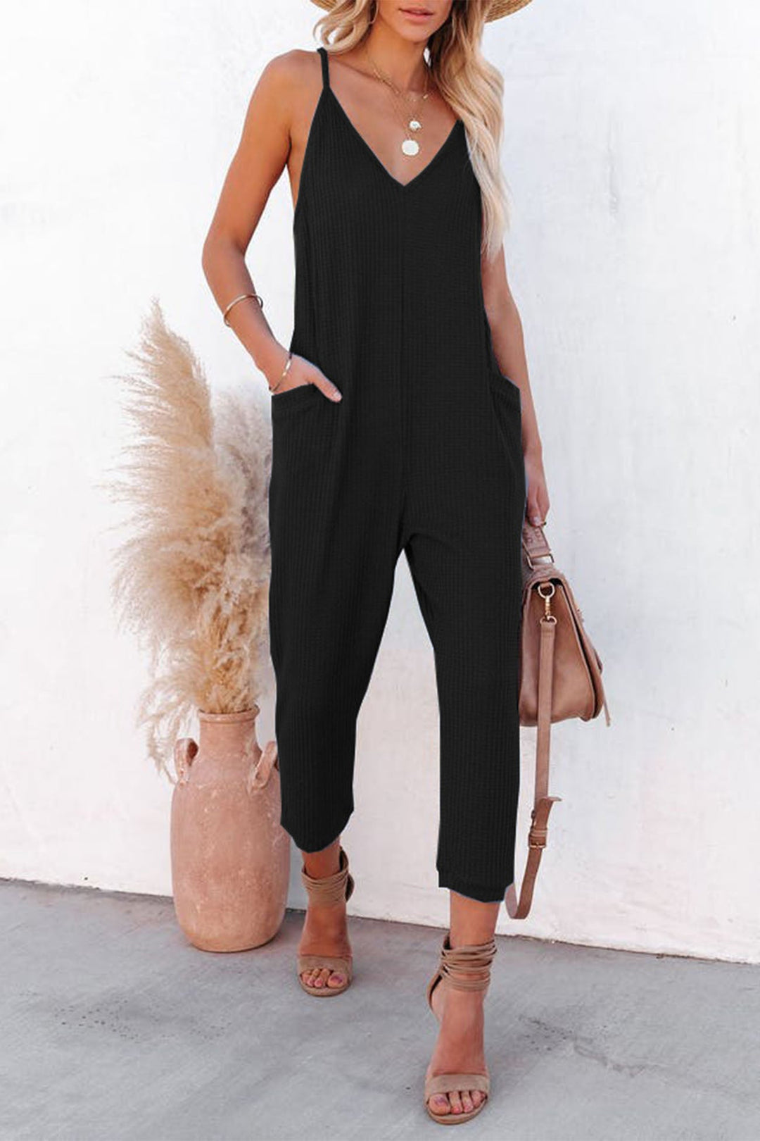 Linde – Wafelstructuur Jumpsuit met Spaghettibandjes en Diepe V-Hals