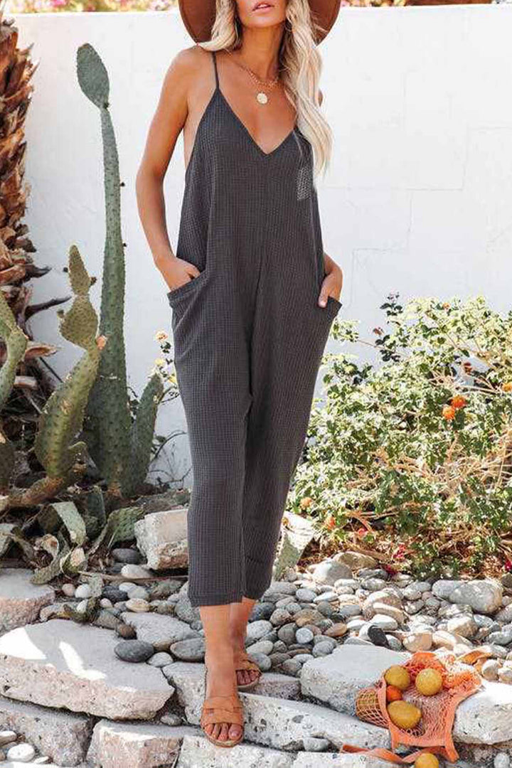 Linde – Wafelstructuur Jumpsuit met Spaghettibandjes en Diepe V-Hals