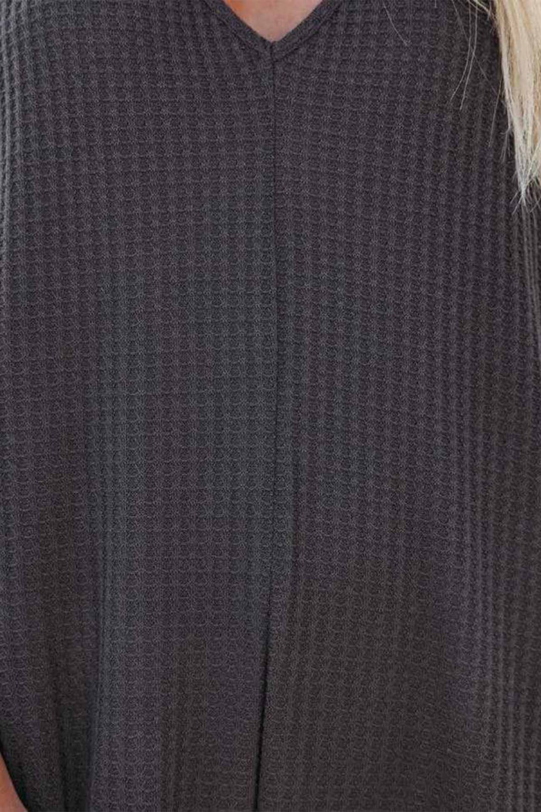 Linde – Wafelstructuur Jumpsuit met Spaghettibandjes en Diepe V-Hals