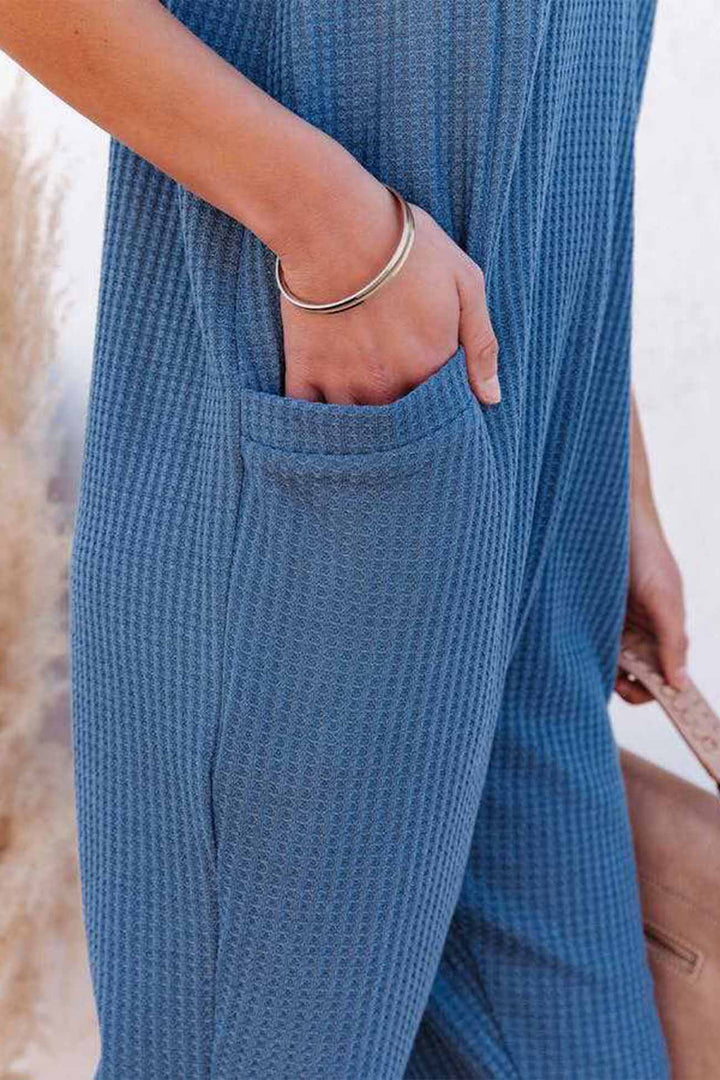 Linde – Wafelstructuur Jumpsuit met Spaghettibandjes en Diepe V-Hals
