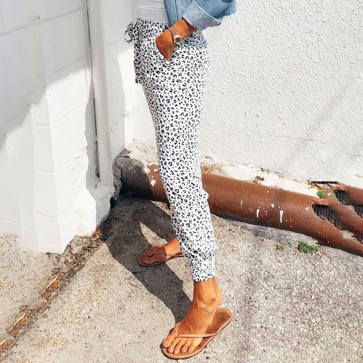 Modieuze en comfortabele damesbroek met leopardprint – stijlvol en relaxed voor elke dag