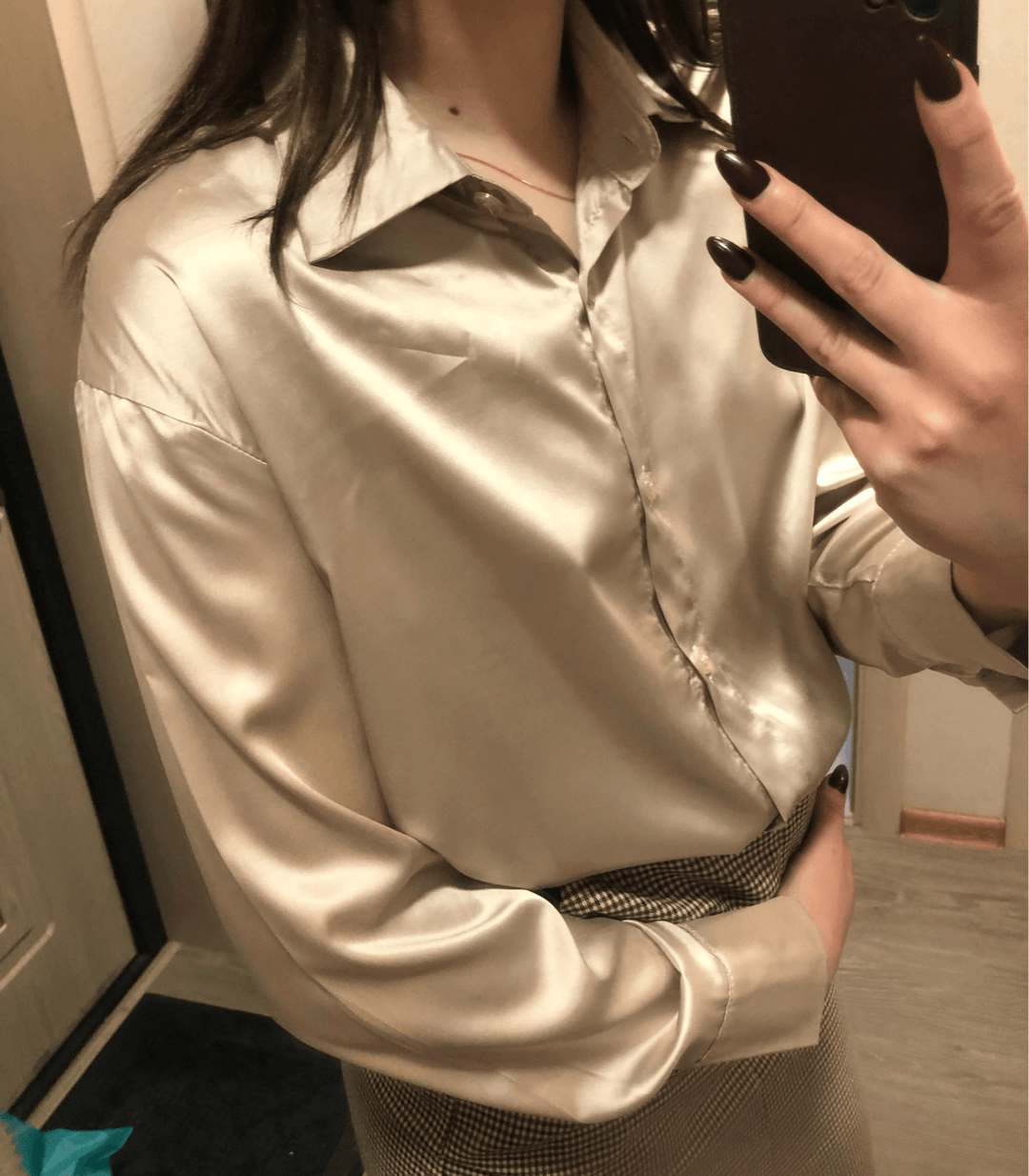Sofia Damesblouse – Satijnen Blouse met Knoopsluiting en Lange Mouwen