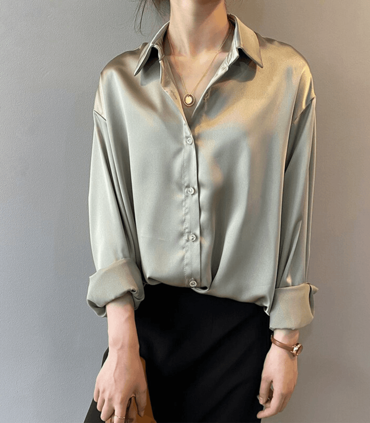 Sofia Damesblouse – Satijnen Blouse met Knoopsluiting en Lange Mouwen