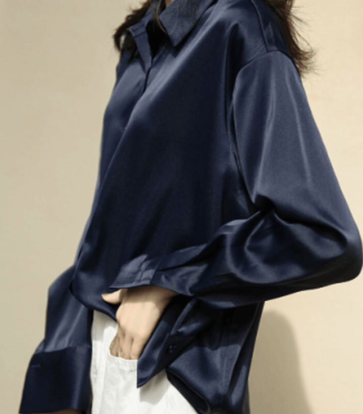Sofia Damesblouse – Satijnen Blouse met Knoopsluiting en Lange Mouwen