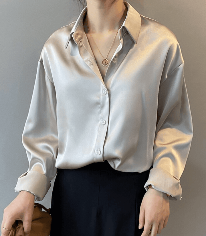 Sofia Damesblouse – Satijnen Blouse met Knoopsluiting en Lange Mouwen