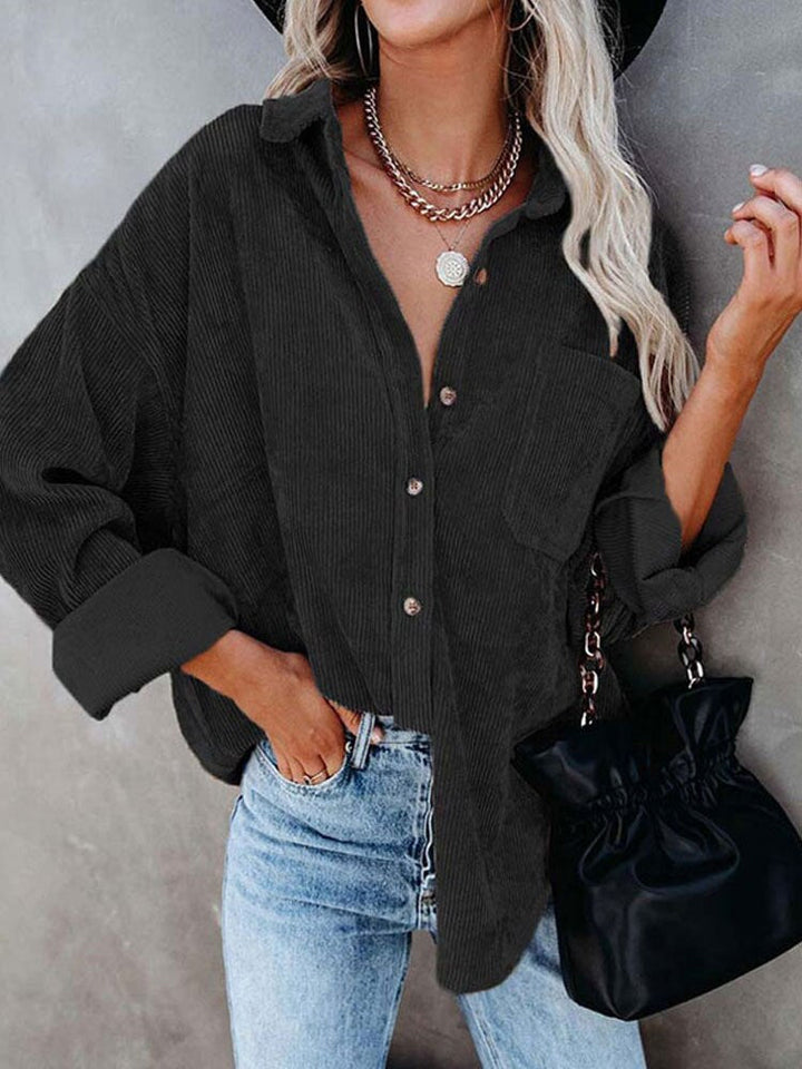 Isla Damesblouse – Ribfluwelen Blouse met Borstzakken en Knoopsluiting